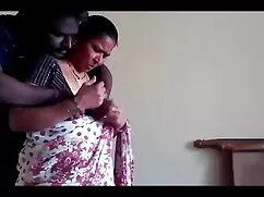 Mamá estiró su culo  ...