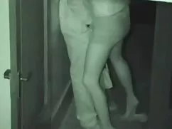 Tetona de látex chic ...