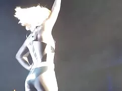 Música cursi rubia.  ...