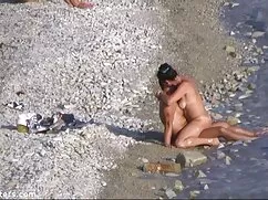 Los amigos comen pan ...
